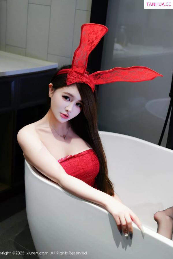 甜妮  [XiuRen]高清写真图 2025.10.24 No.10907 甜妮 红色兔女郎第39张图片